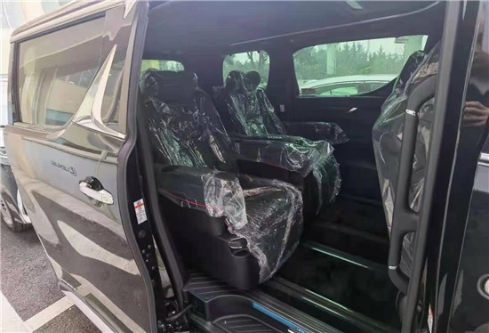 雷克萨斯LM300帅气又实用 值得拥有    