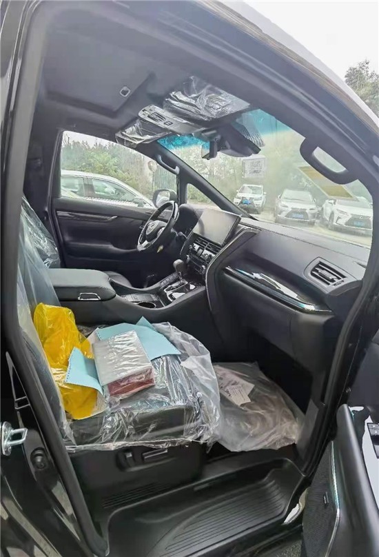 雷克萨斯LM300帅气又实用 值得拥有    