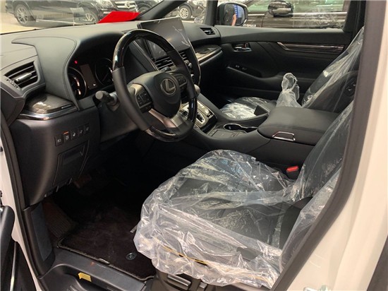 雷克萨斯LM300帅气又实用 值得拥有    