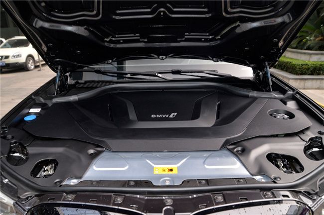 武汉宝马iX3售价39.99万元起 颜色可选