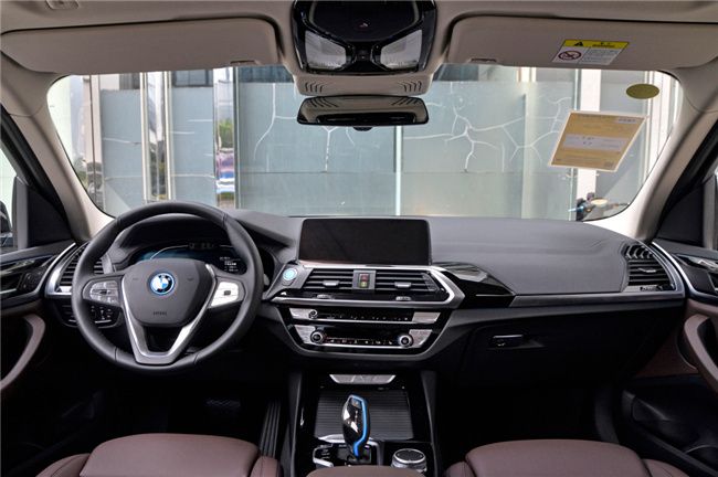 武汉宝马iX3售价39.99万元起 颜色可选