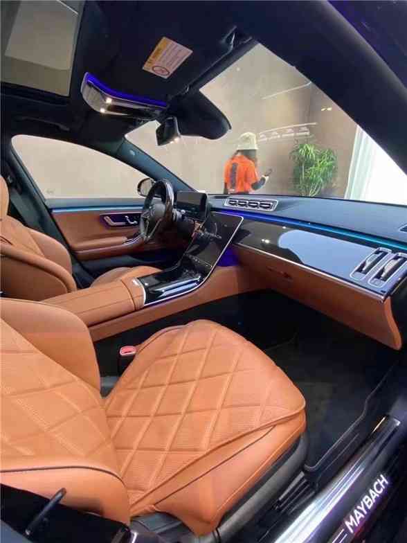 21款奔驰迈巴赫S480黑米黑棕 现车什么价格