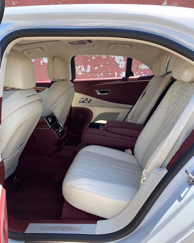 全新21款宾利飞驰W12豪华游艇的既视感 