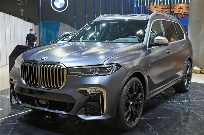 武汉宝马X7售价100万元起 颜色可选    