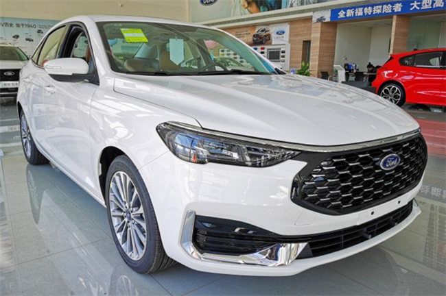 武汉长安福特福睿斯综合优惠1.7万元 现车可选