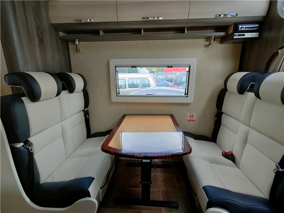 进口奔驰斯宾特524后拓展C型房车，V6发动机超强驾驶体验