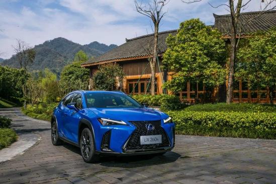 豪华紧凑级SUV间的对决，UX、Q3、GLA、X1，该选谁？