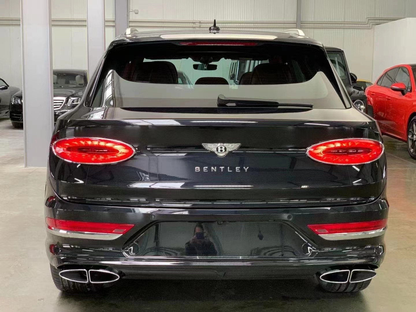 宾利添越 展位现车 价格直降10-40万   