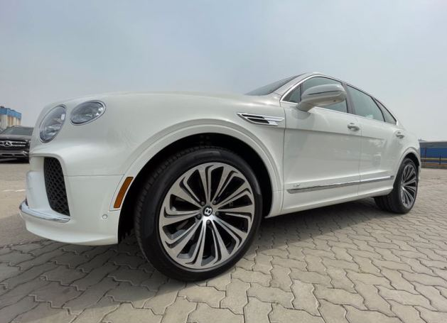 宾利添越 展位现车最新优惠价格       