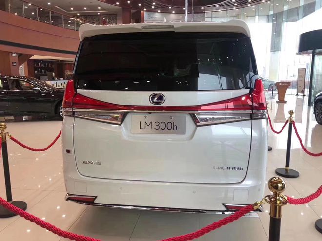 雷克萨斯LM300四座价格港口直降30万