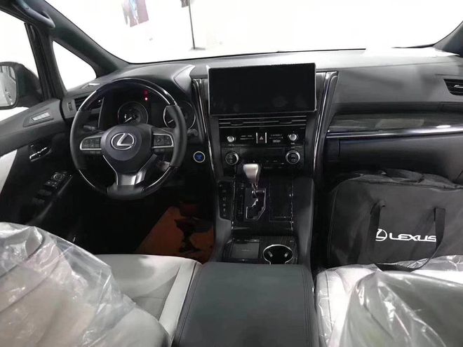 雷克萨斯LM300四座价格港口直降30万