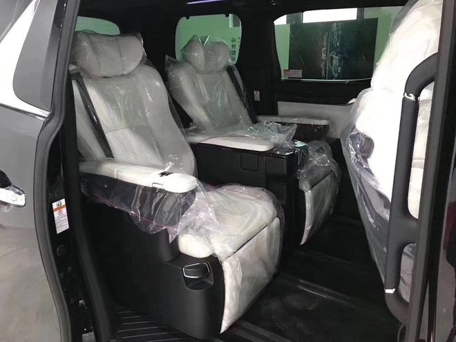 雷克萨斯LM300四座价格港口直降30万