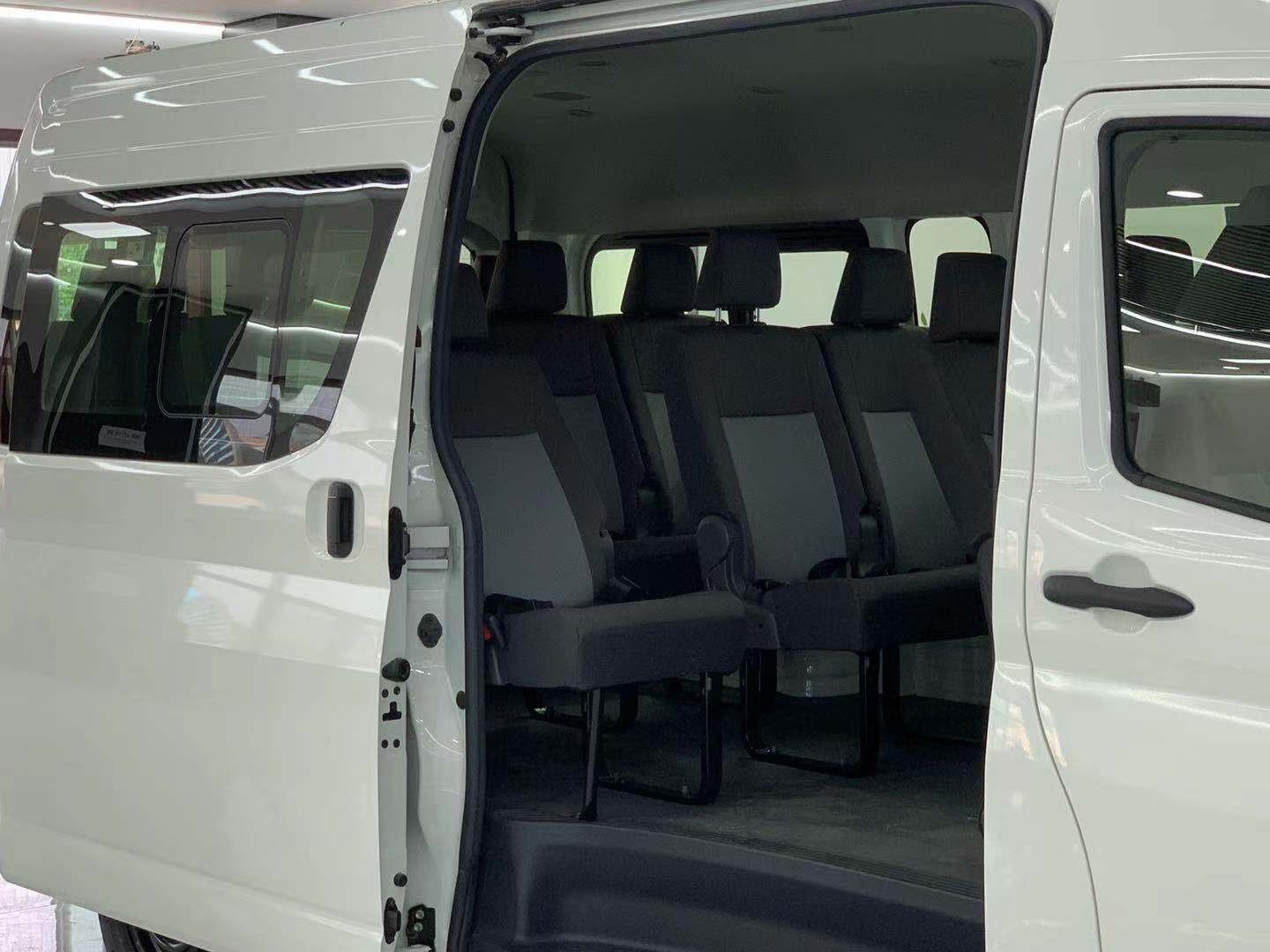 21款丰田海狮13座现车销售全国落户