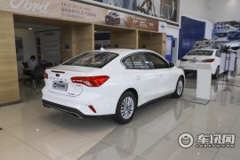 长安福特-福克斯-三厢 EcoBoost 180 自动锋潮型