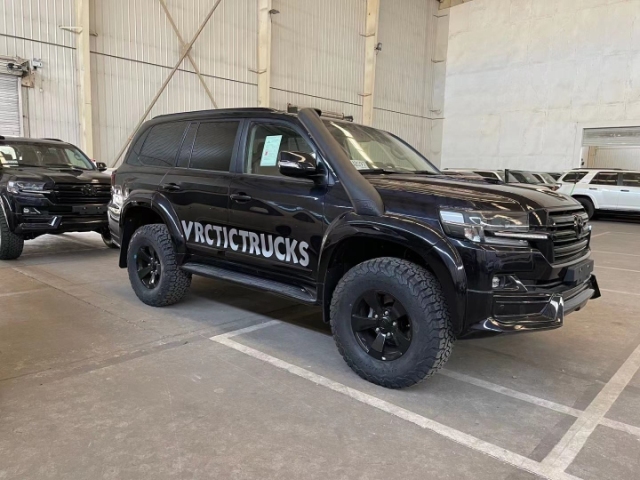 20款丰田酷路泽4500黑金刚 改装包上   