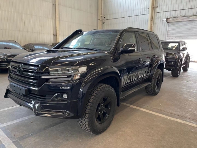 20款丰田酷路泽4500黑金刚 改装包上   