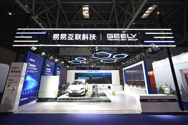60秒内完成换电，易易互联科技换电平台亮相2021重庆车展