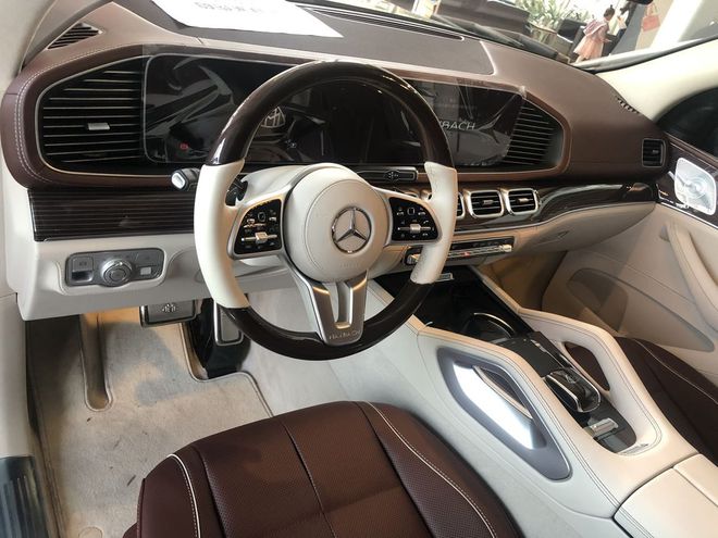 2021款奔驰迈巴赫GLS600商务驾驶体验  