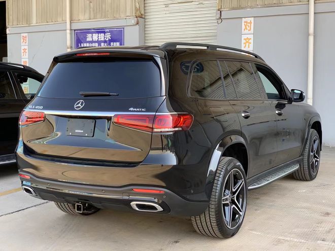 平行进口版的奔驰gls450发动机采用了升级版的3.