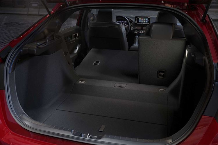 依旧提供手动挡，造型低调许多，全新思域HATCHBACK海外亮相