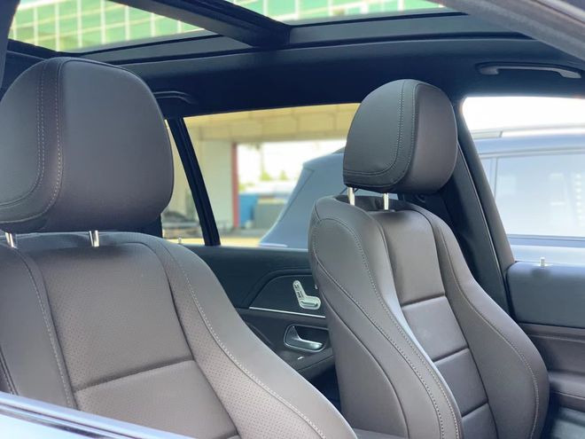 2021款奔驰GLS450俯仰天穹星月同辉    