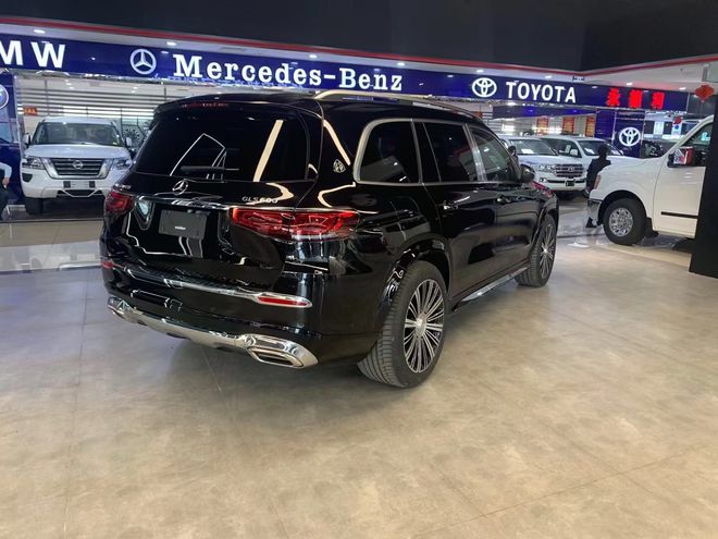 奔驰迈巴赫GLS600精美石英表提升品位  