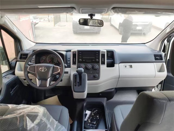 2021款进口丰田海狮13座黄仅售36万    