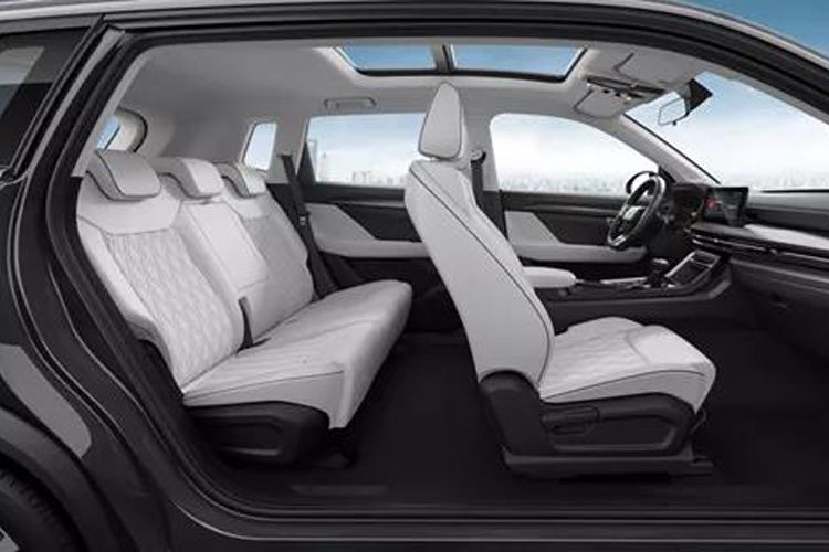 10.25英寸悬浮大屏、平底运动方向盘，五菱星辰内饰官图发布