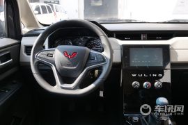 上汽通用五菱-五菱征程-1.5T 手动豪华型