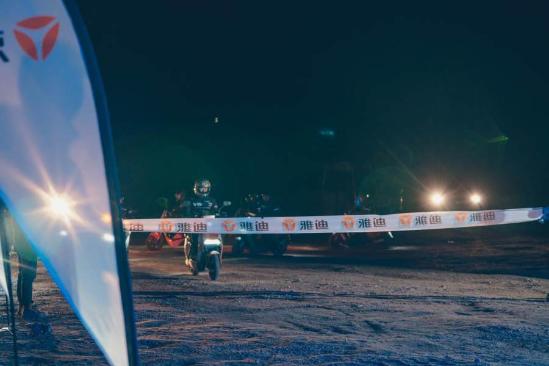 打破一切不可能,雅迪冠能2.0成功挑战“火星”地表骑行