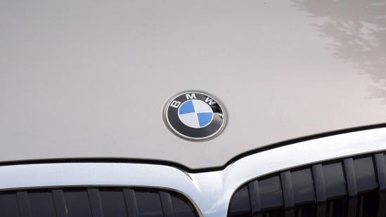 宝马3系没现车，凭啥比奔驰C级卖的好？问就是优惠三万