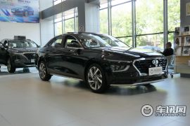 北京现代-名图-1.8L CVT LUX尊贵版