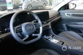 北京现代-名图-1.8L CVT LUX尊贵版