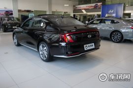 北京现代-名图-1.8L CVT LUX尊贵版