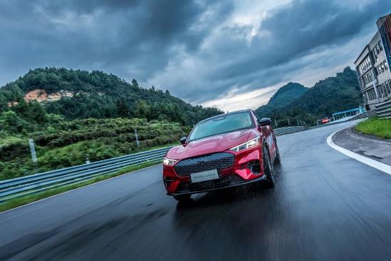 还看Model Y你就out了，这车外观更吸睛，关键是没有硬伤