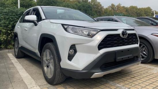 在rav4荣放车系中,销量最好的是售价20.08万元的"2021款 2.