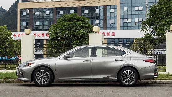加油便宜+保险贵，雷克萨斯ES混动版养车省钱吗？