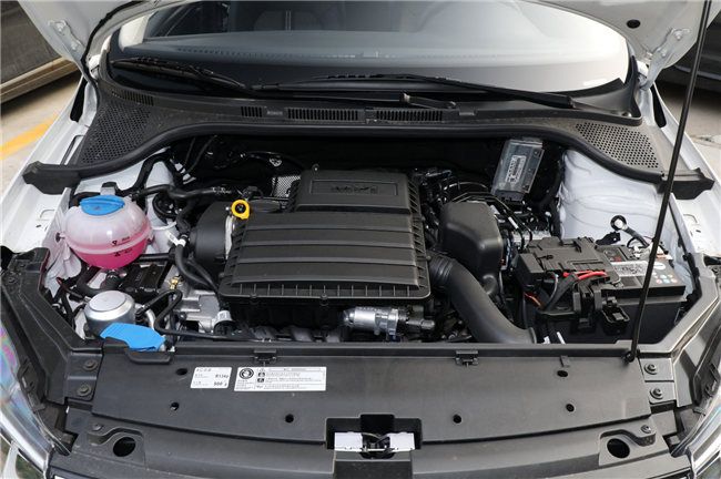 武汉上汽大众-桑塔纳综合优惠1.5万元 现车齐全