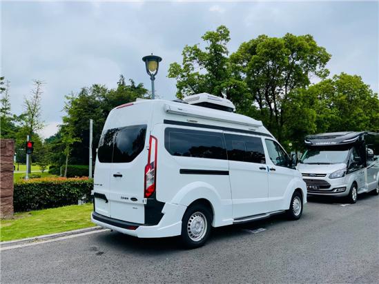 福特V362新全顺定制‘小白熊’六座商务旅居，上海房车定制中心