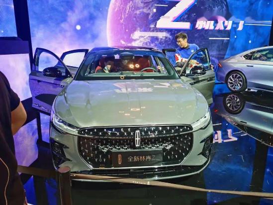 E级的身材、C级的价格，还配2.0T+8AT，林肯全新轿车能火吗？