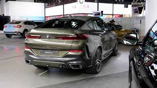 比轿跑SUV奥迪Q8更拉风，买新款宝马X6更划算？