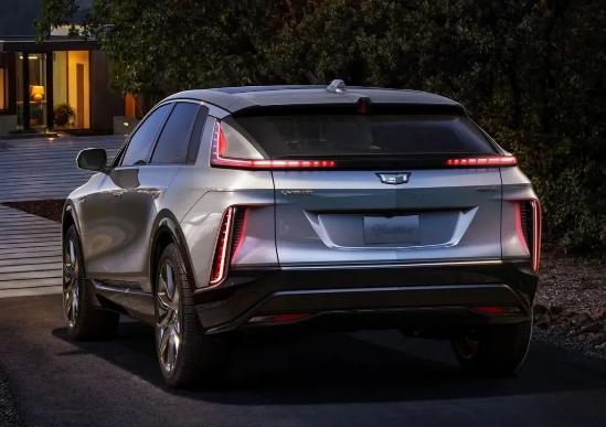 宝马iX、凯迪拉克lyriq旗舰级SUV对比，iX何德何能贵一倍