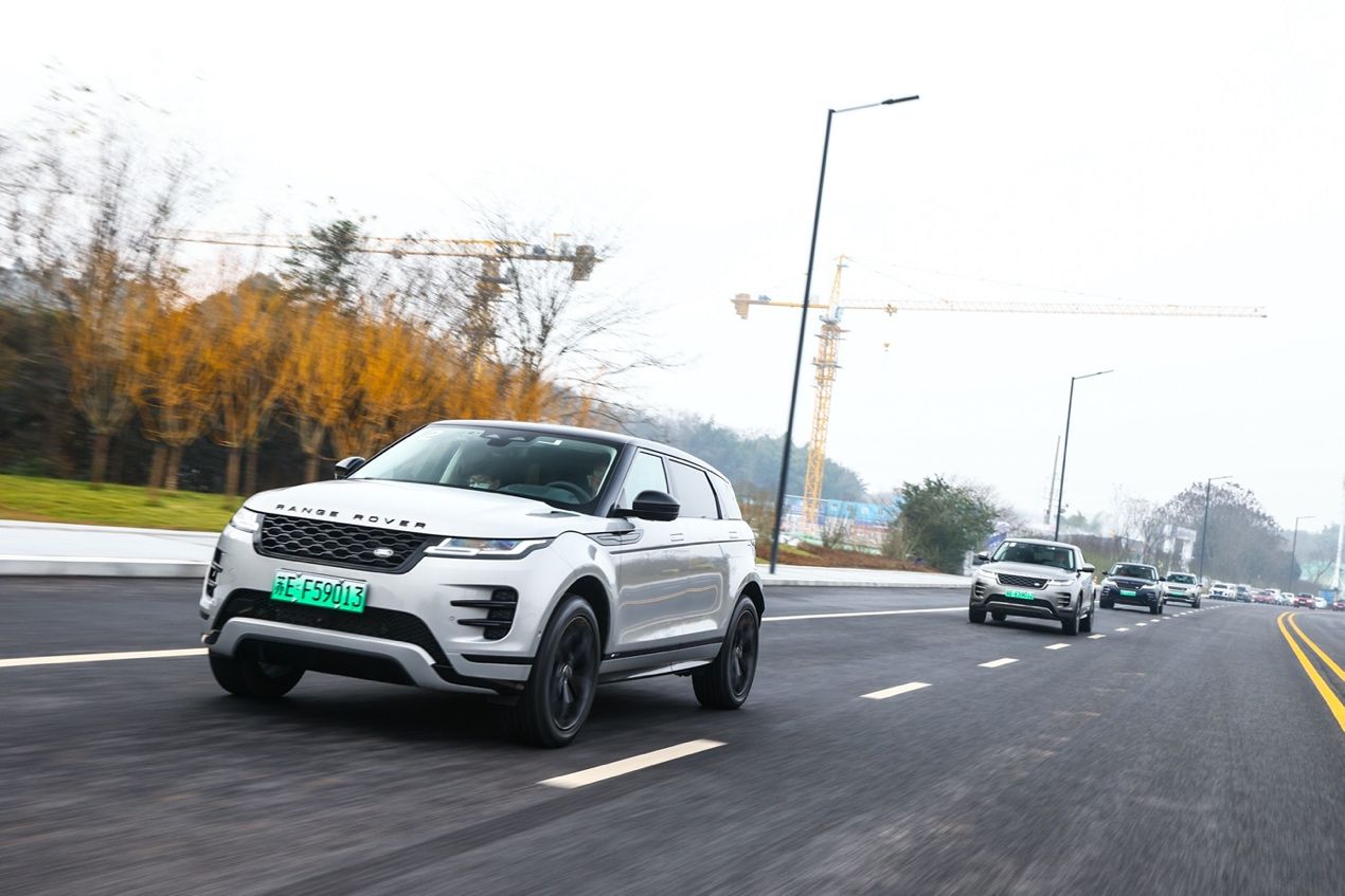 发现未来之光全新路虎揽胜极光L P300e丨路虎发现运动版 P300e