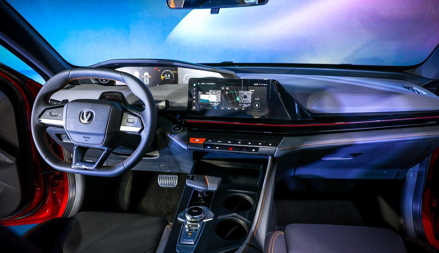 1.5T顶配预售13.49万元，长安UNI-V开启预售盲订