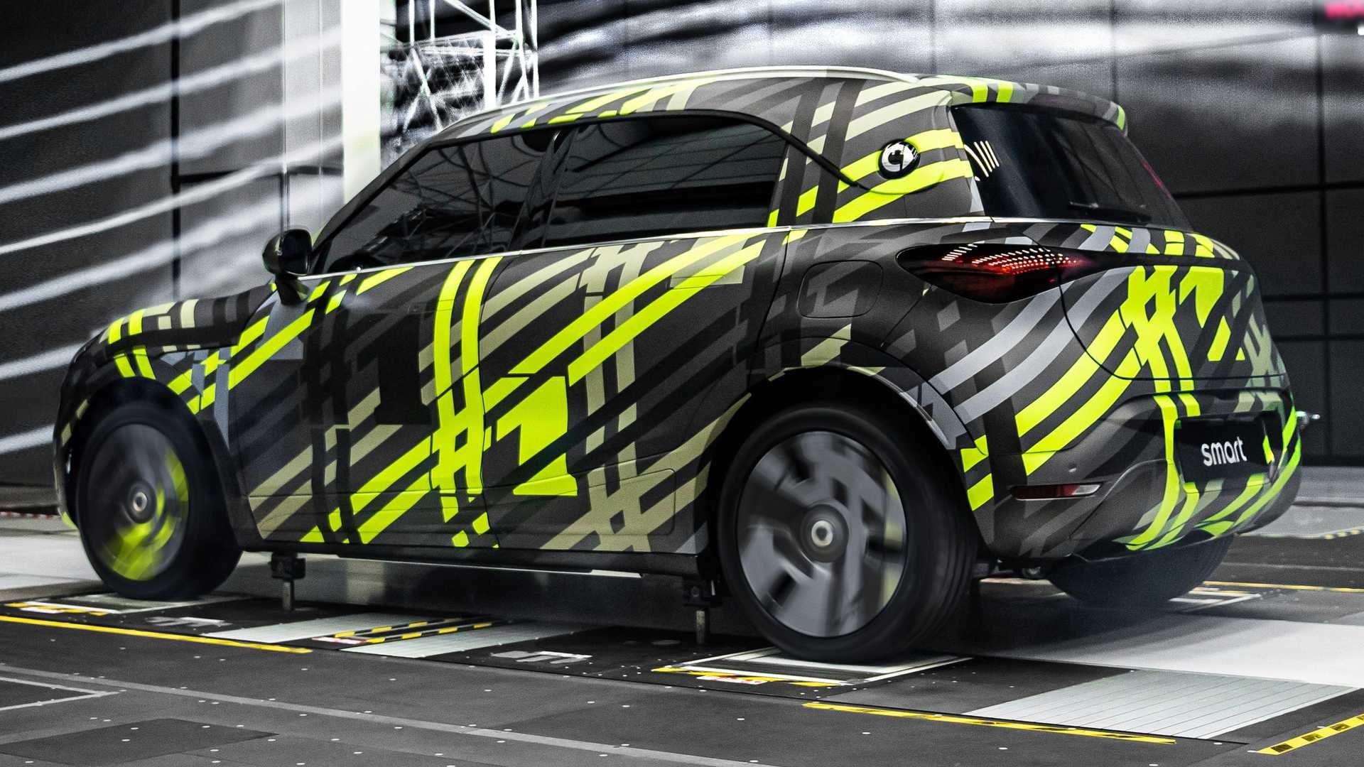 年轻人的新选择！smart精灵#1伪装车官图发布，将于今年国产上市