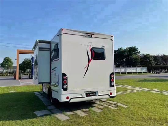 云游侧拓展国六依维柯房车,大厂优势国内性价比之王