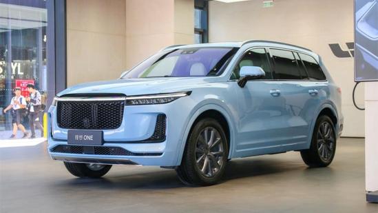 理想全尺寸SUV L9对标奔驰GLS？理想汽车是错位竞争的高手！
