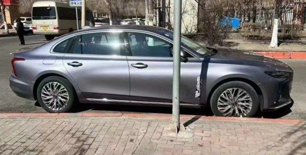 “小号H9”定位中型轿车 红旗H6实车图曝光 