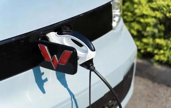 眼红宏光MINI EV，三款“大厂”低价小车来袭，谁能跟五菱抢市场？