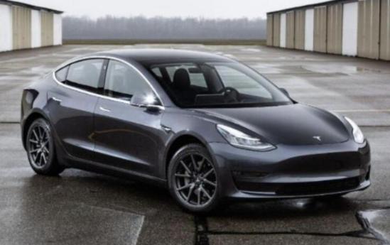 特斯拉Model 3.jpg